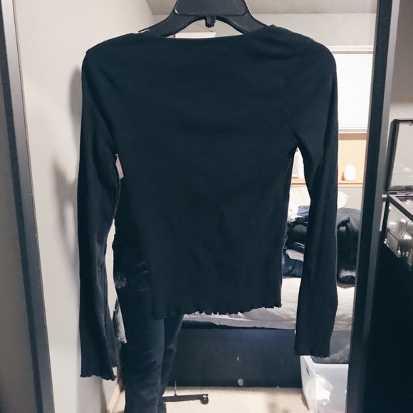 Forever 21 Black V-Neck Crop Lettuce Edge Top - Picture 2 of 4